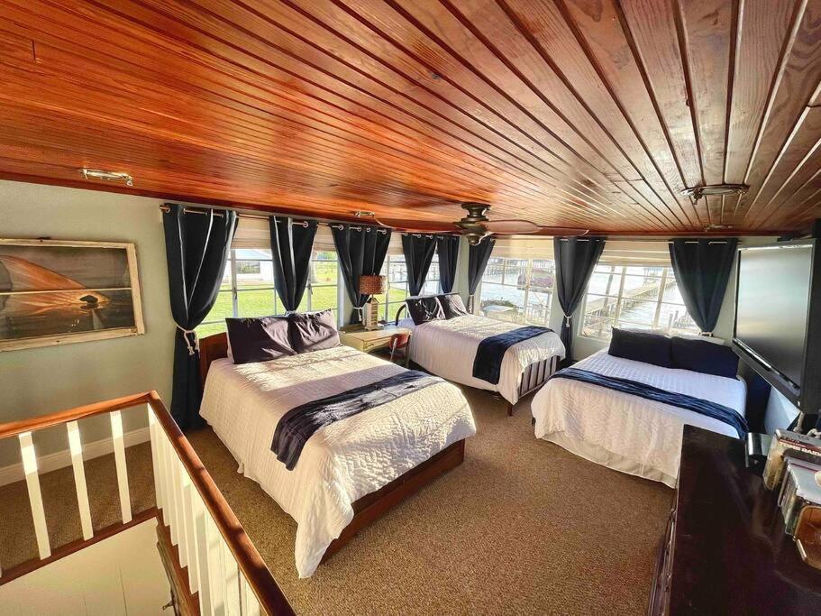 The Spotted Tail Villa Hackberry Екстериор снимка